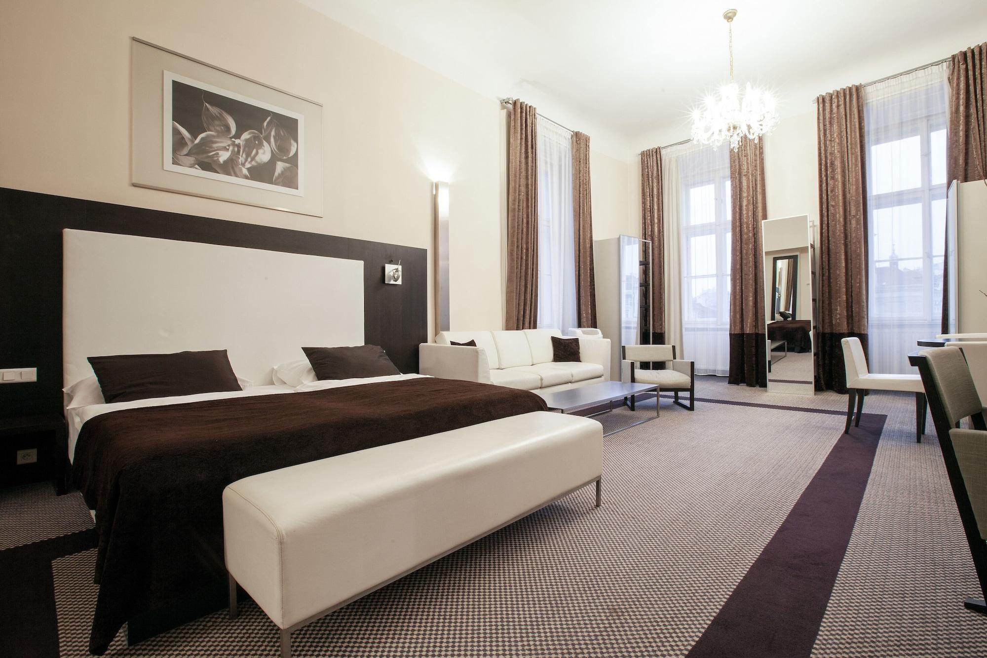 Old Town Square Residence By Emblem Prag Exterior foto