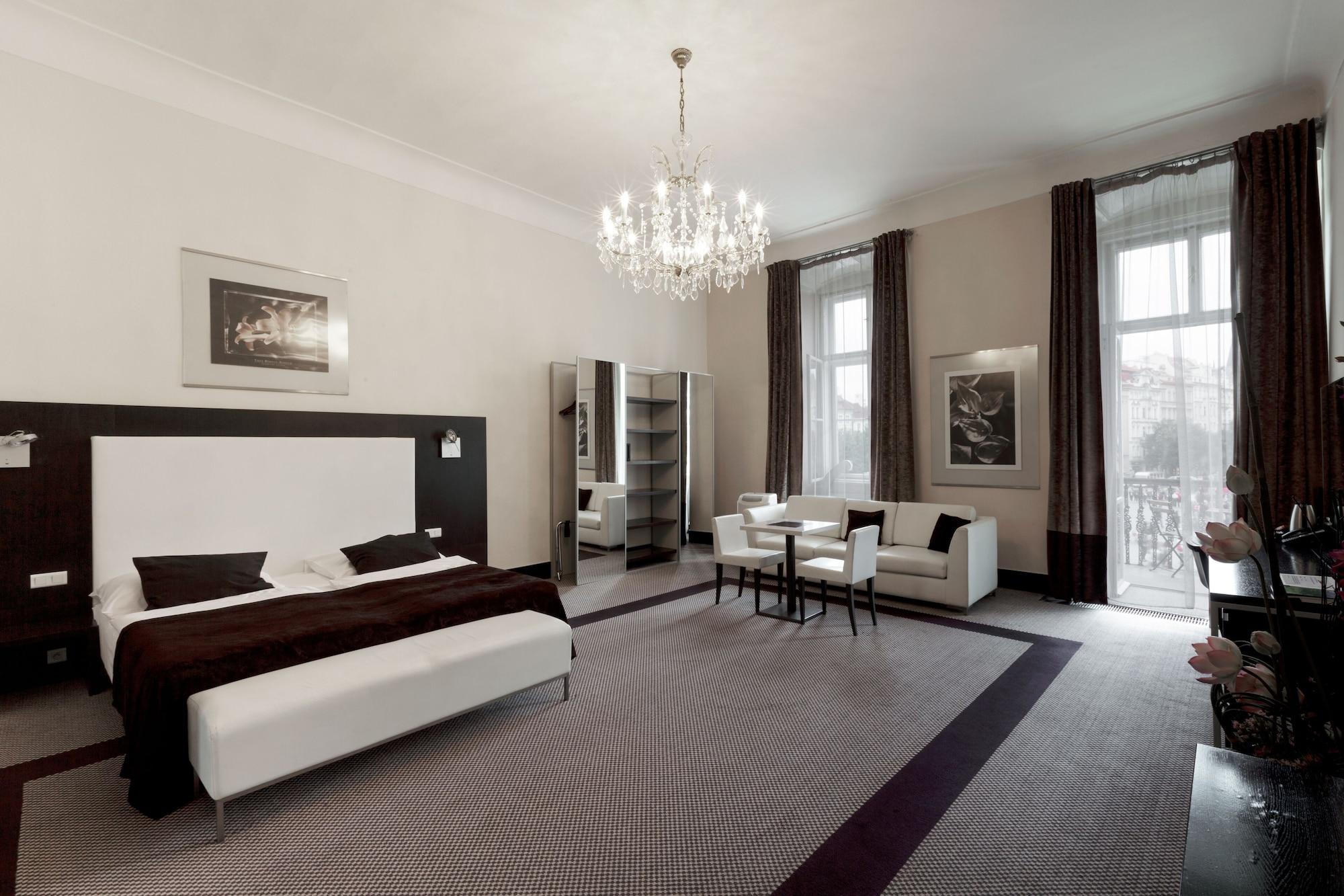 Old Town Square Residence By Emblem Prag Exterior foto